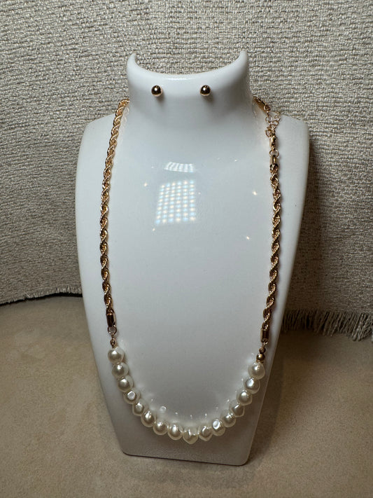 Pearls & gold necklace